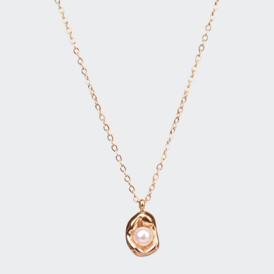 Ethereal Shell Pendant Necklace