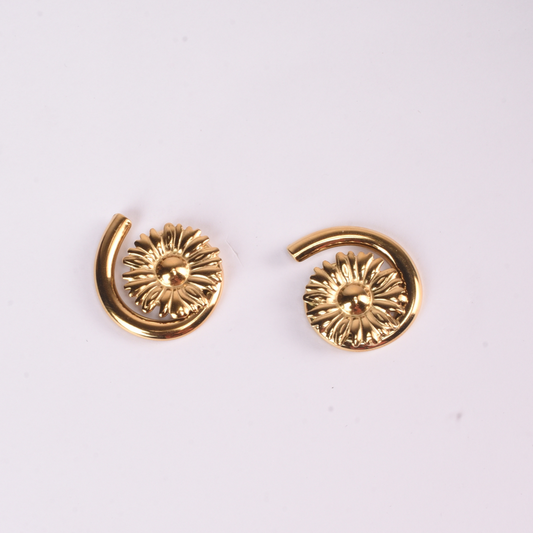 Daisy Gold Flower Earrings